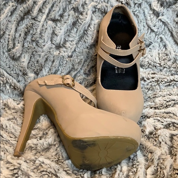 Nude platforms - Picture 2 of 3